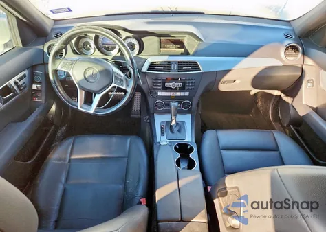 2013 Mercedes-Benz C 250 from USA, damaged, VIN WDDGF4HB0DA742320